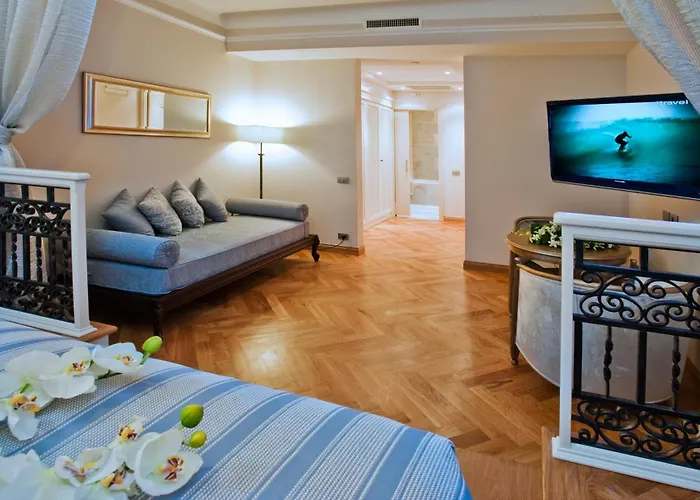 Grand Savoia Genova, Curio Collection By Hilton Genova