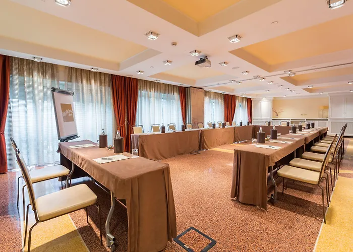 酒店 Grand Savoia Genova, Curio Collection By Hilton 5*