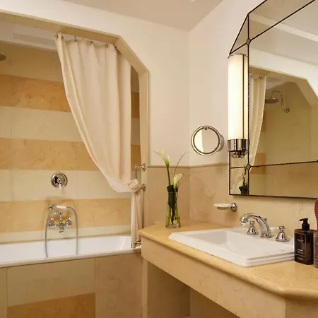 Hotel Grand Savoia Genova, Curio Collection By Hilton Génova