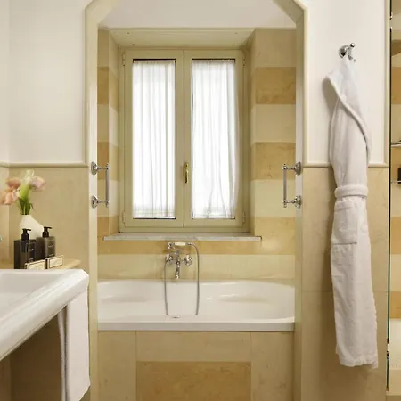 Grand Savoia Genova, Curio Collection By Hilton Hotell 5*