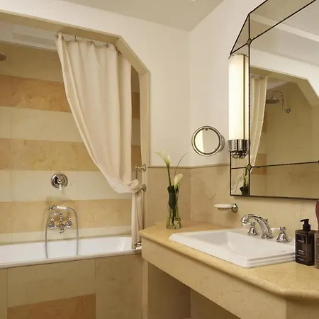 Grand Savoia Genova, Curio Collection By Hilton Hotel 5*